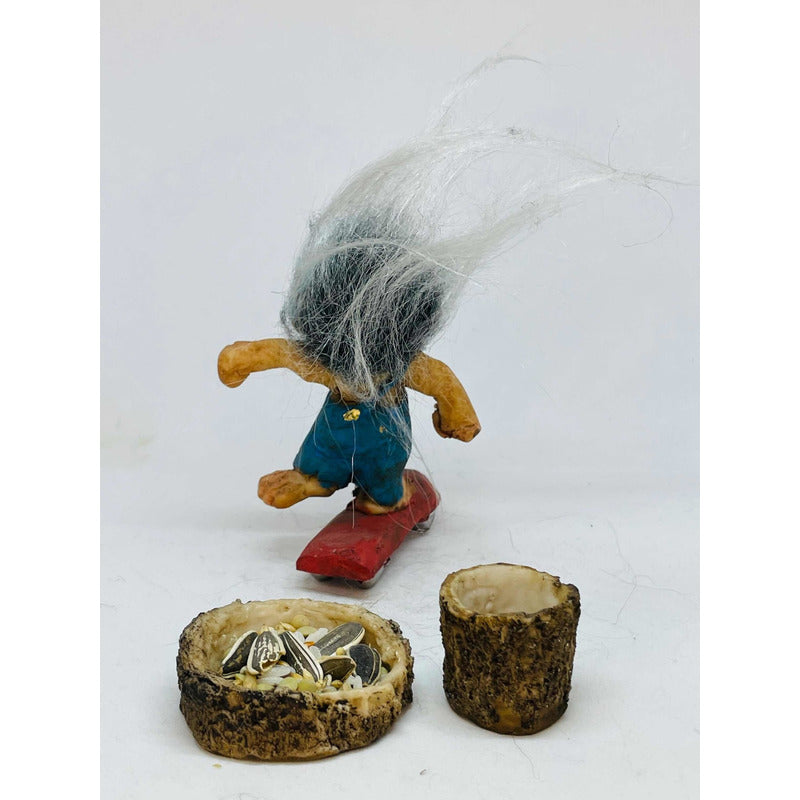Troll Audacity + Feeder + Waterer + Seeds 8cm High
