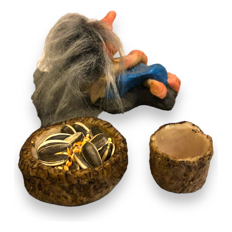 Troll Happiness + Feeder 9cm National Resin Figure.