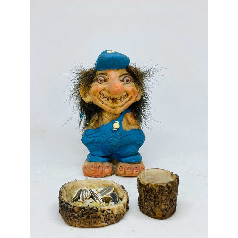 Polizeitroll + Futterspender, 11 cm große Figur aus Nationalharz.