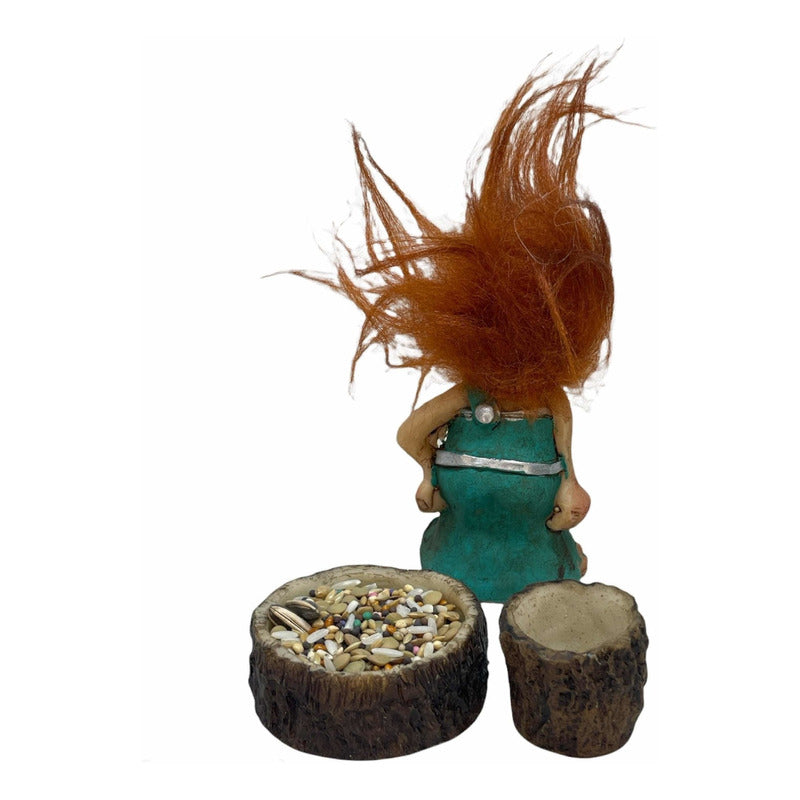 Troll Opens the Way + Feeder Resin Figure 9 cm