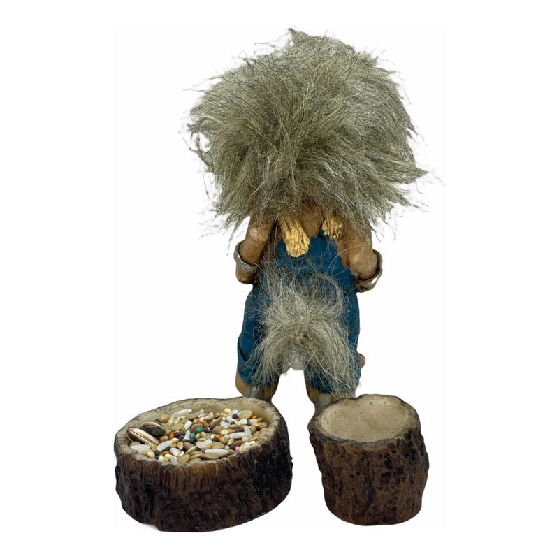 Troll Triumph + Feeder 12 cm Resin Figure
