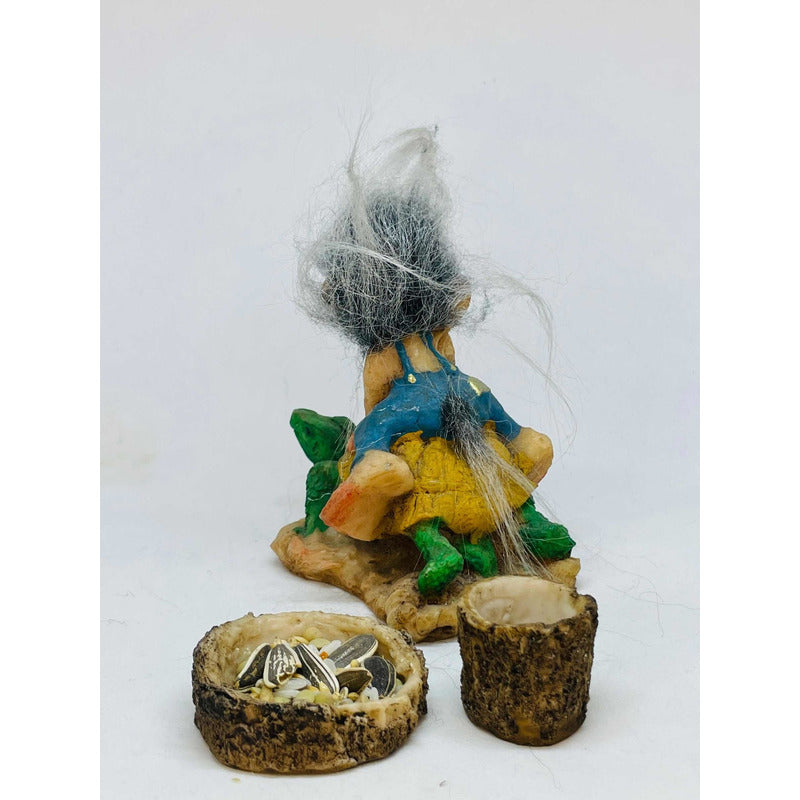 Troll Patience + Feeder 10 Cm National Resin Figure.
