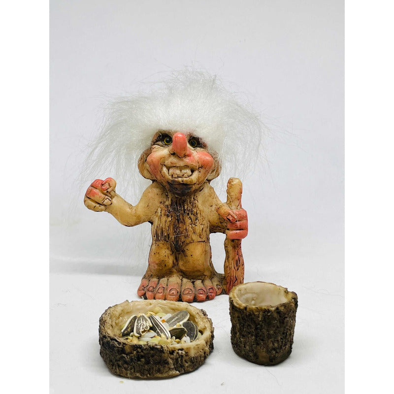 Troll Personal Protection + Feeder 9 cm Resin Figure