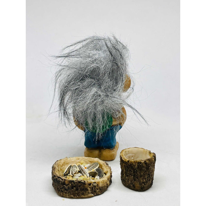 Troll Estidios Child + Feeder 10 Cm Resin Figure.