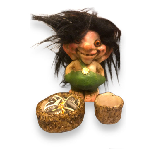 Troll Bilbo + Feeder 9cm National Resin Figure.