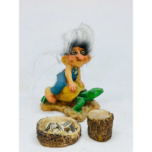 Troll Patience + Feeder 10 Cm National Resin Figure.