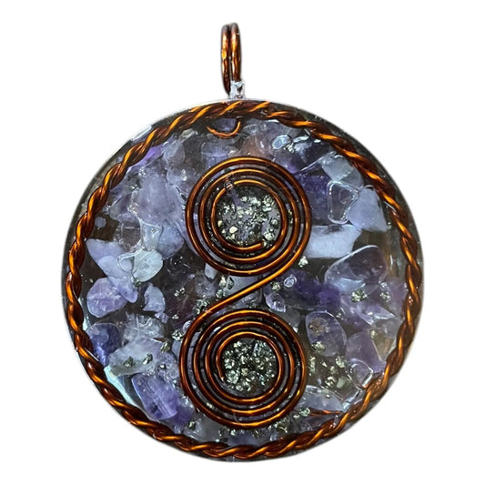 Dije De Resina Con Cobre Y Cuarzo. Infinito Amatista