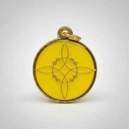 Nudo De Brujas Dije Encapsulado Con Los 7 Baño De Oro 25mm Amarillo by HEREJE