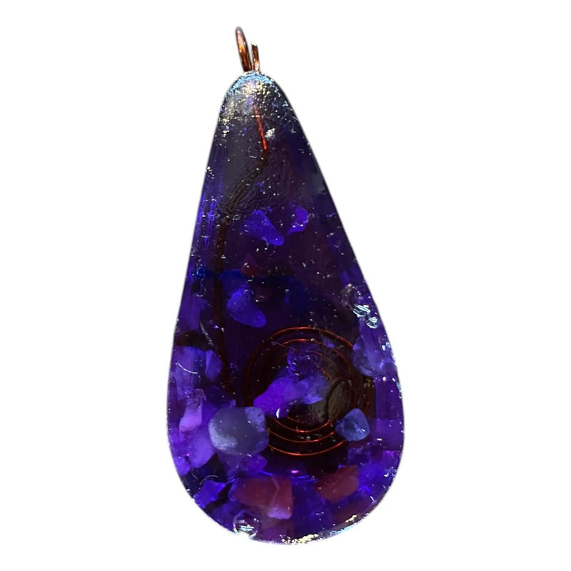 Orgonita Dije En Forma De Gota 5 Cm De Altura. Purpura by HEREJE