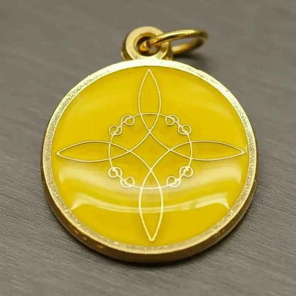 Nudo De Brujas Dije Encapsulado Con Los 7 Baño De Oro 25mm Amarillo by HEREJE
