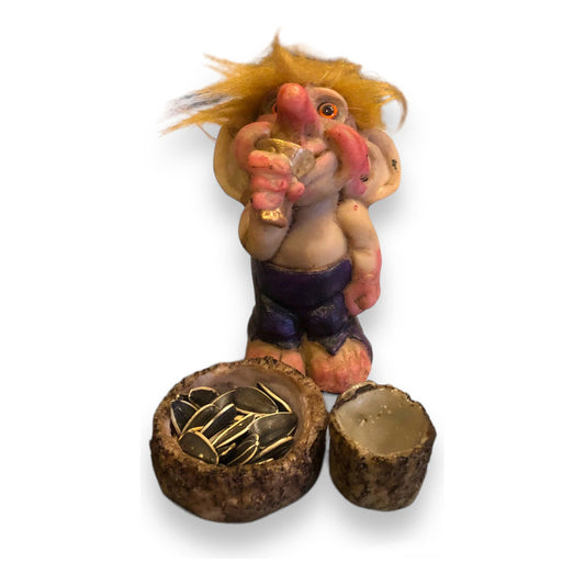 Troll Pleasures + Feeder 10 cm Figur aus Nationalharz