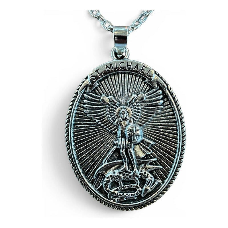 Collar Con Dije Medalla San Miguel Arcángel Acero Inoxidable Plateado by HEREJE