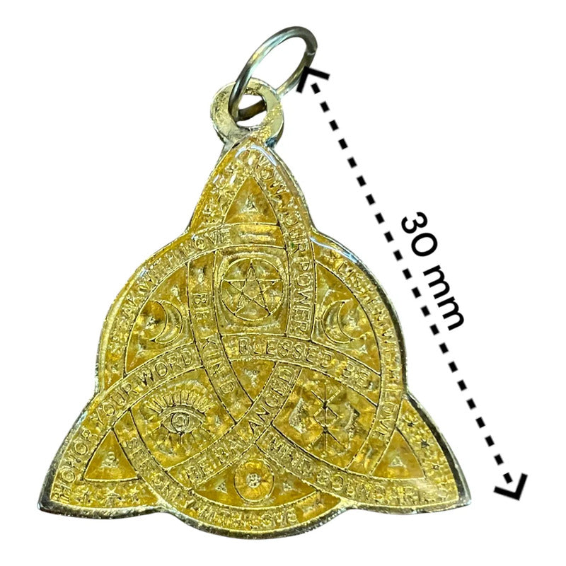 Triqueta Dije Encapsulado 30mm Dorado by HEREJE