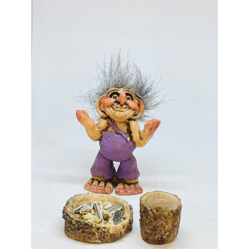Troll Business Starter + Feeder 9 cm Resin Figure.