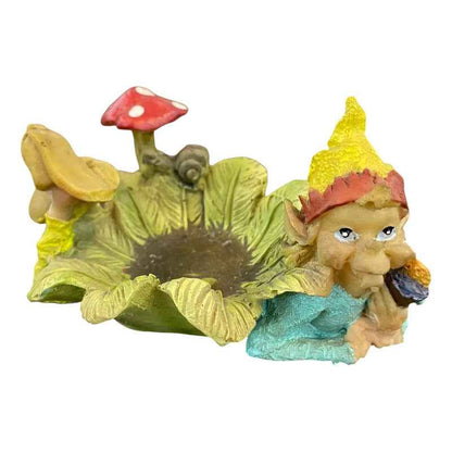Figura Duende Acostado En Hoja Con Hongos Para Jardín Variado