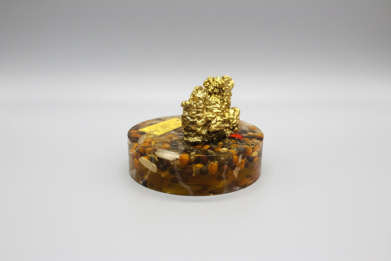 Dragón Chino Con Base De Resina Y Semillas Dorado by HEREJE