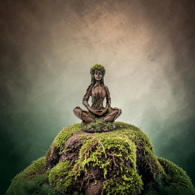Figura Diosa Gaia Madre Tierra Meditación Resina Conre by HEREJE