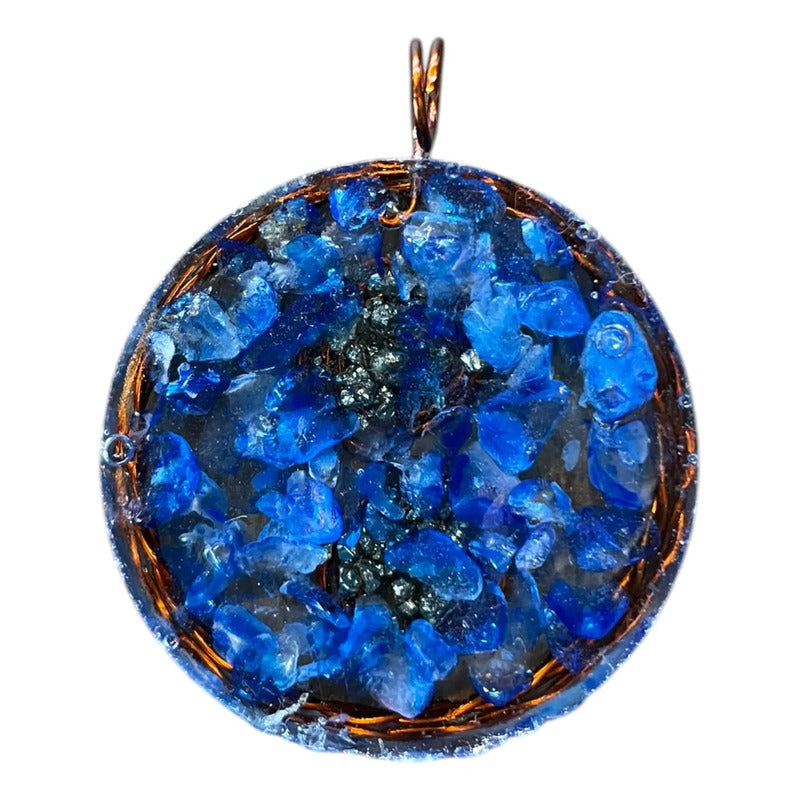 Dije De Resina Con Cobre Y Cuarzo. Infinito Piedra Azul by HEREJE