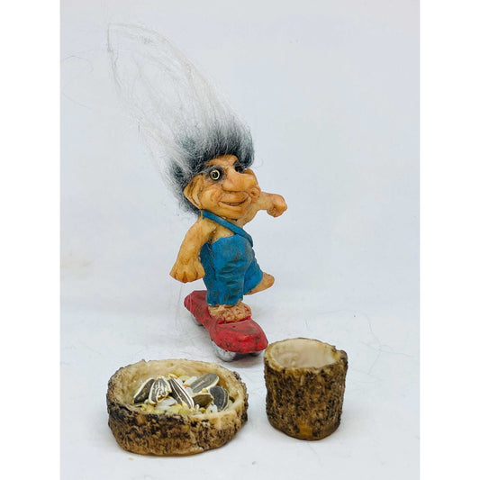 Troll Audacity + Feeder + Waterer + Seeds 8cm High