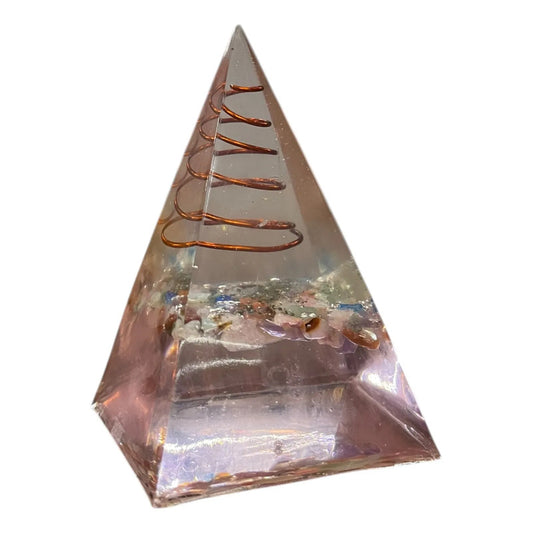 Pirámide De Orgonita 7cm Con Cuarzo Rosa Y Cobre Rosa Claro