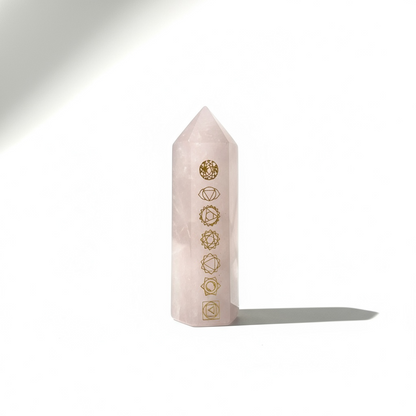 Obelisco De Cuarzo Rosa Con Los Chakras Grabados
