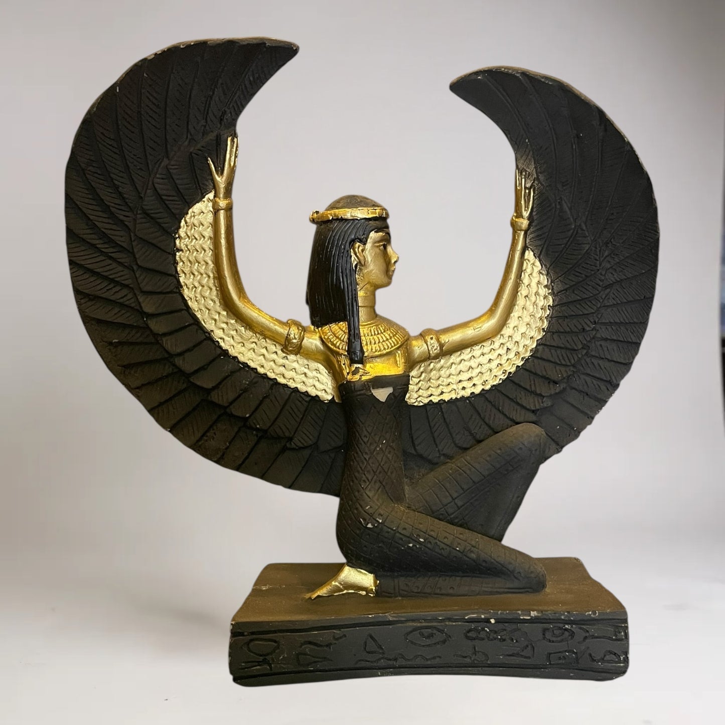 Isis Diosa Egipcia Escultura De Resina