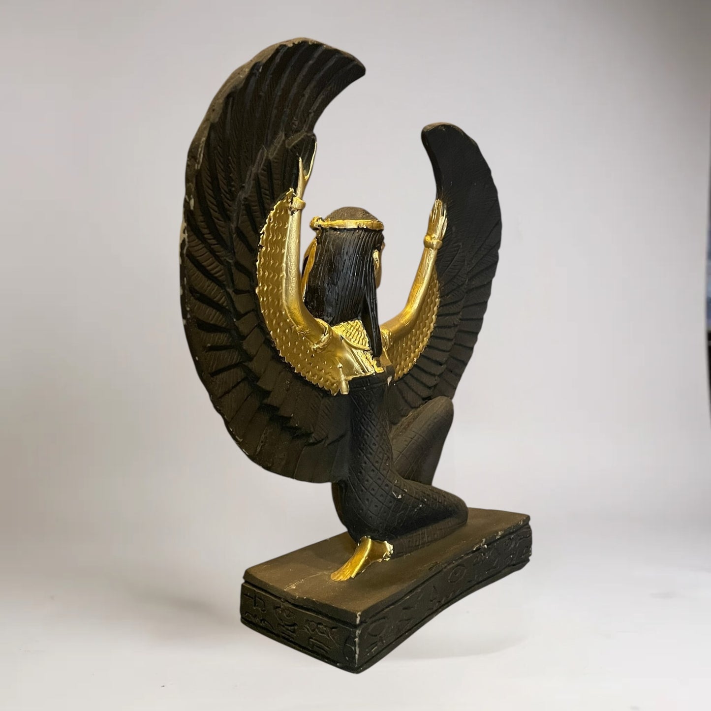 Isis Diosa Egipcia Escultura De Resina