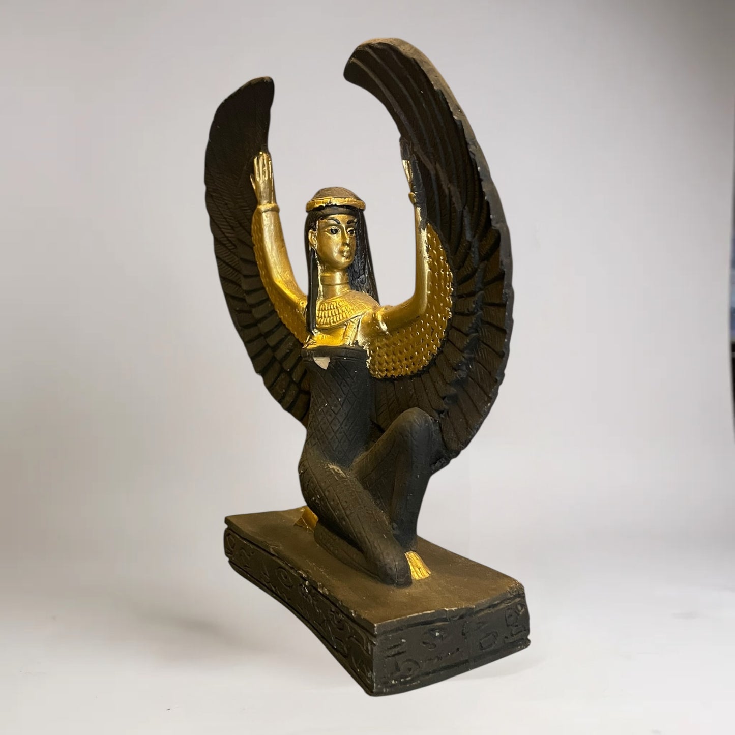 Isis Diosa Egipcia Escultura De Resina