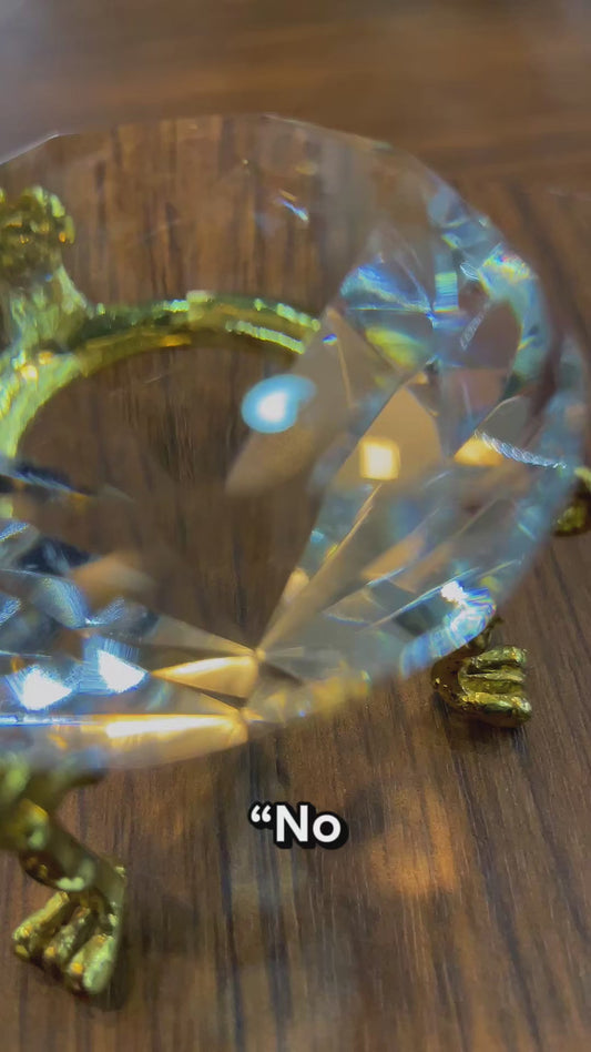 Diamante de Cristal Grande con Base Dorada Vintage — Decoración Esotérica Premium