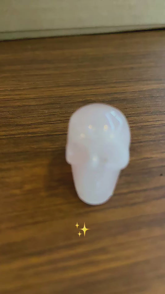 Cráneo de Cuarzo Rosa Natural — Escultura Esotérica de Piedra | 2.5 cm